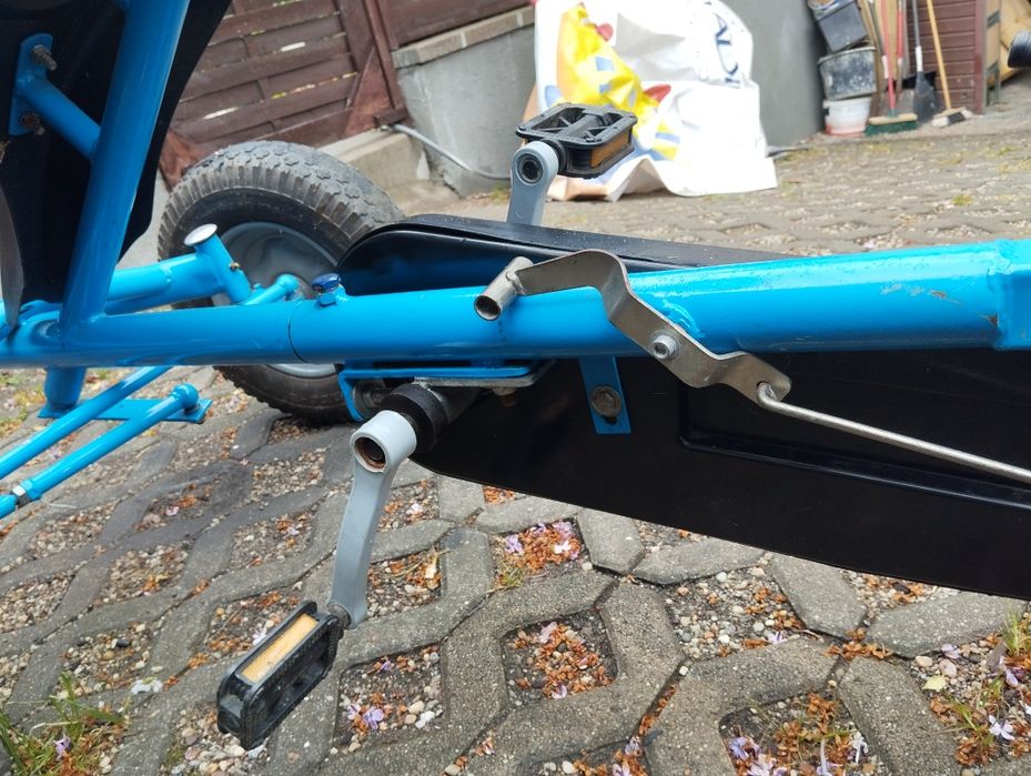 Gokart dwuosobowy dla dziecka i osoby dorosłej.