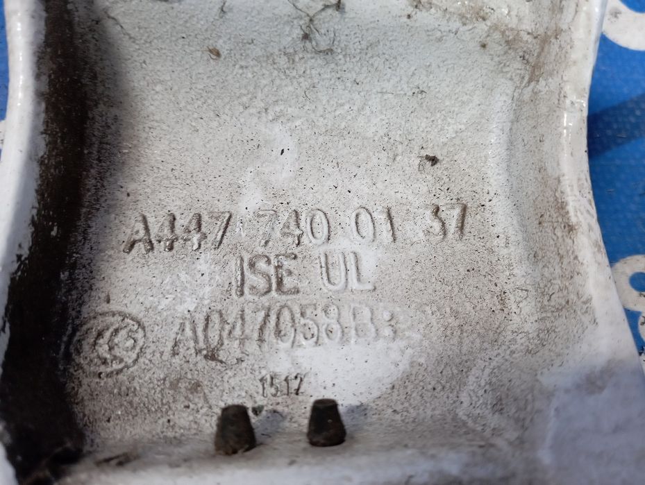 Петля дверей багажника Vito W447 петлі багажника вито 447 мерседес