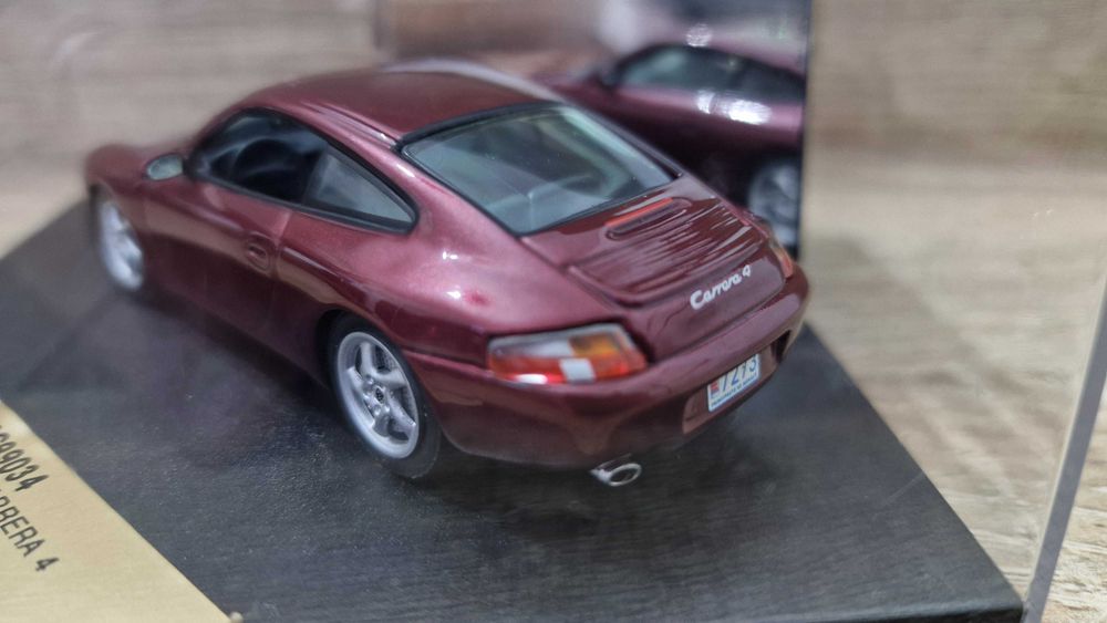 Miniatura 1:43 Porsche 911 Carrera 4 »1999»