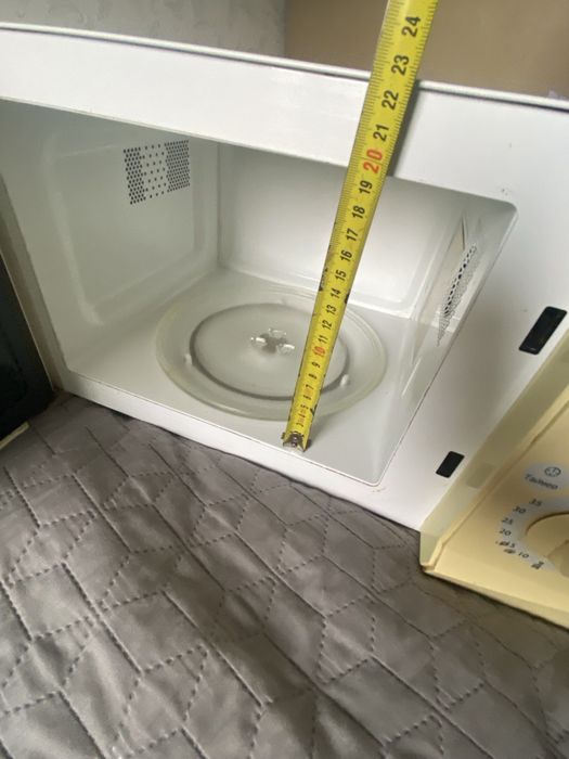 Мікрохвильова піч SANYO, в робочому стані