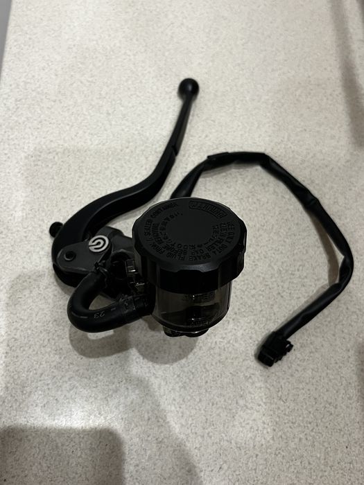 Тормозной цилиндр Brembo  Yamaha XSR тормозная машинка