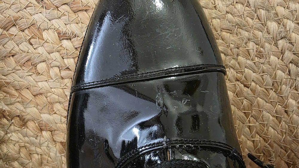 Sapatos de Verniz