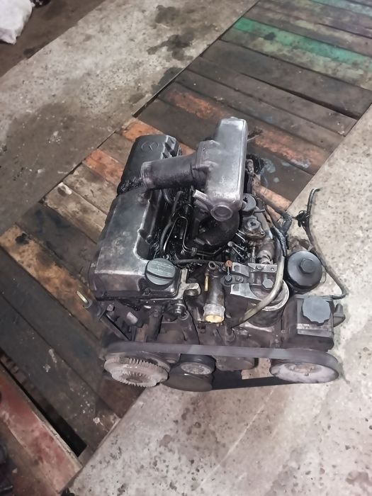 Двигун Мерседес ОМ601 2.3