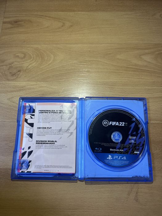 PS4 Slim 500GB + 2 Comandos Originais + Doca + Jogos