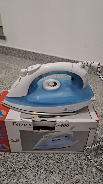 Ferro de engomar a vapor