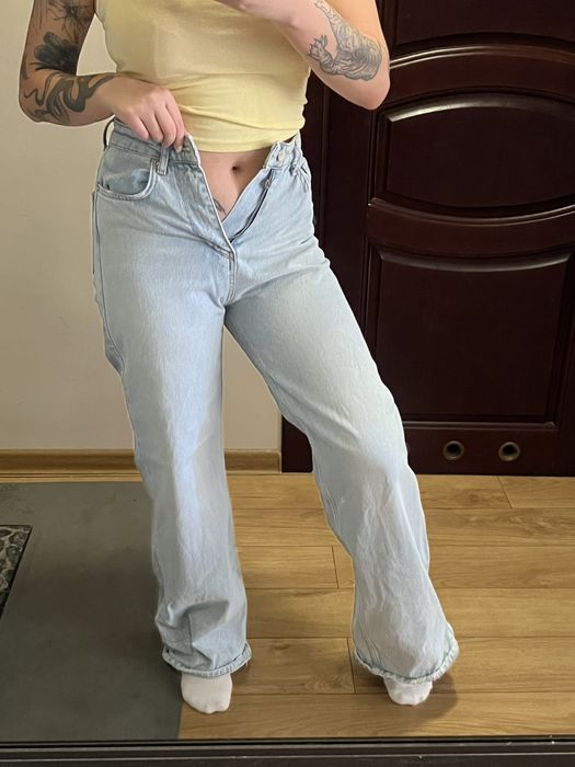 Прямі джинси світло голубого кольору