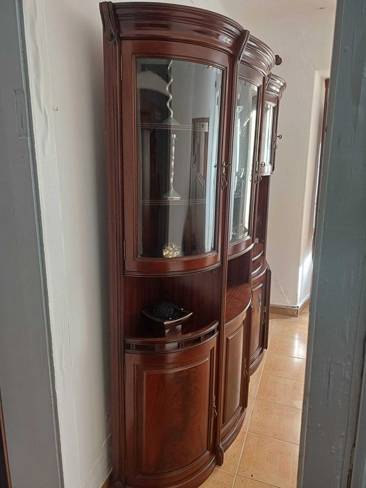 Móvel de Sala Clássico em Madeira Maciça