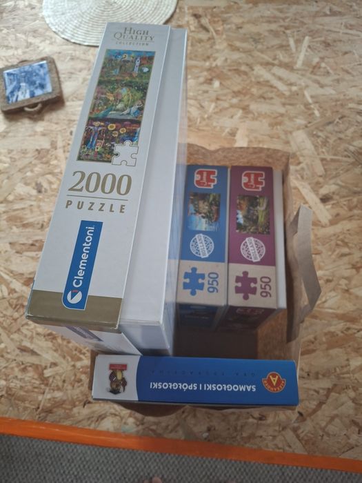 zestaw puzzli i gry