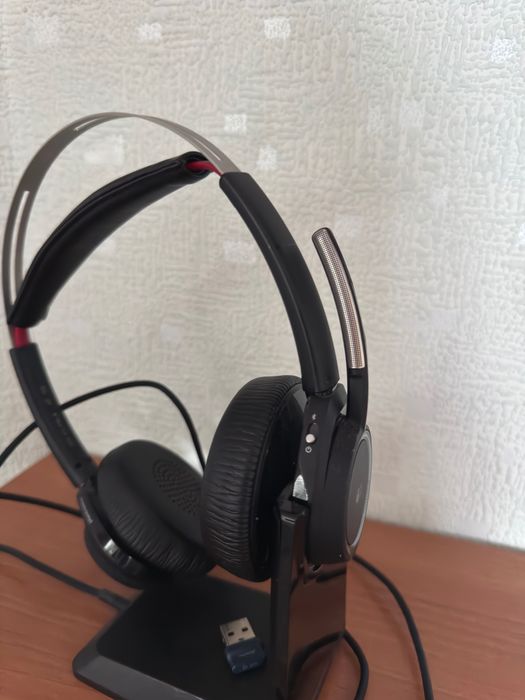 Plantronics Voyager Focus UC (B825) – słuchawki bezprzewodowe ze stacją dokującą, certyfikat MS Teams