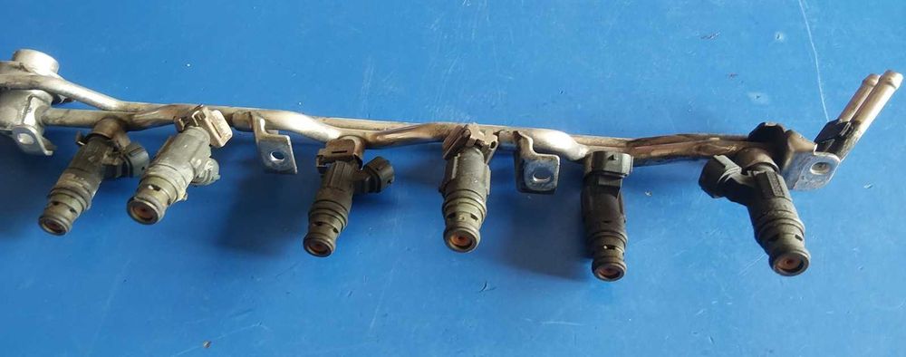 Listwa paliwowa wtryskiwacze Sharan 2.8 VR6 204 KM AYL 022133315E