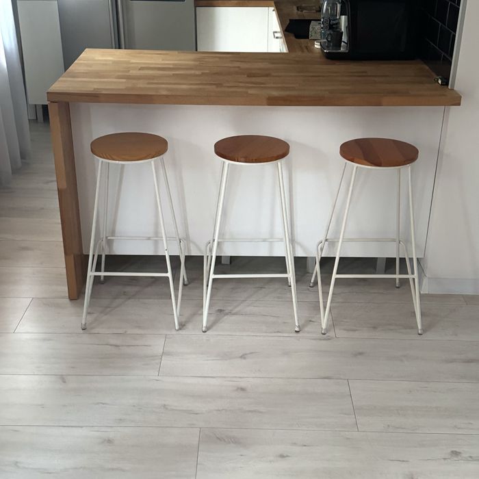 Komplet trzech hokerow / 3x hoker / loft / stal / biale / drewniane