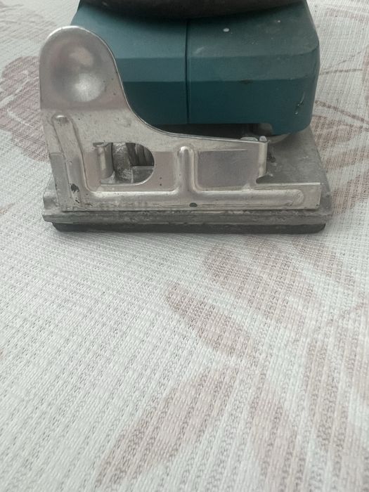 Шлифмашинка макита Makita corporation japan ВО3700   180W