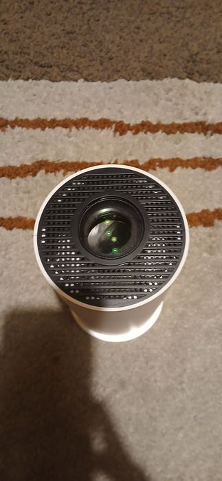 Projektor LCD z kablem zasilania i pilotem