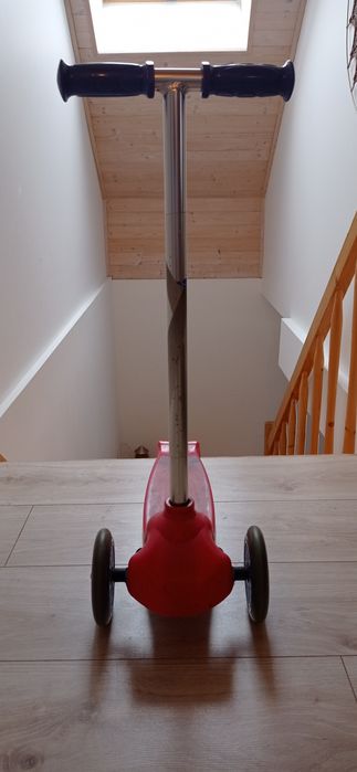 Hulajnoga trójkołowa