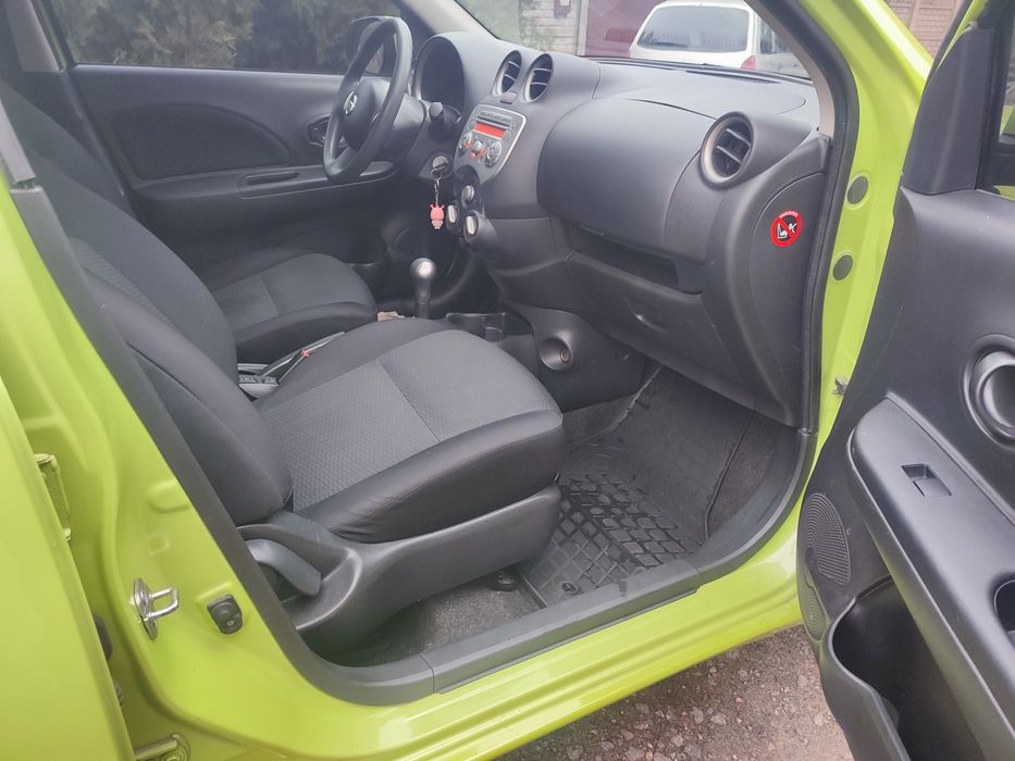 НИССАН МИКРА 2013г АВТОМАТ авто в отличном состоянии.