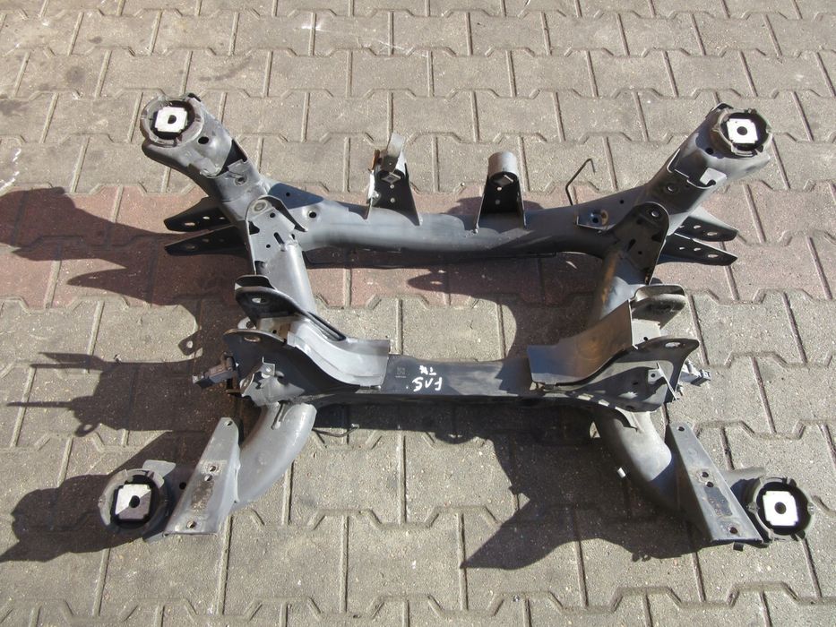 Задний подрамник BMW X5  E70 g30 F15 F30 F10 E84  балка задня передня