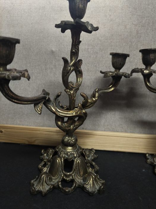 Par de candelabro Dourados e Prateados
Elegantes candelabro de 3 fogos