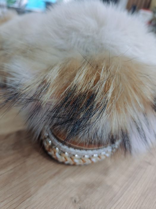 Nowe klapki z naturalnym futrem z jenota 37