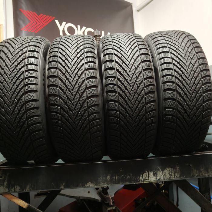 205/55/16 Sprzedam komplet opon zimowych Pirelli