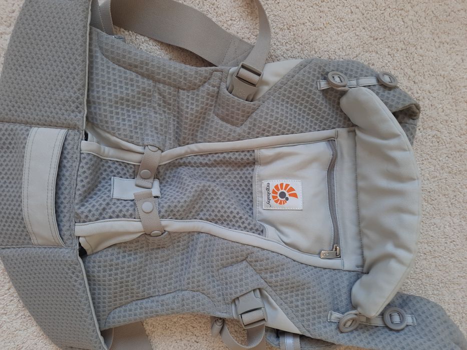 Porta‑bebés Ergobaby em excelente estado