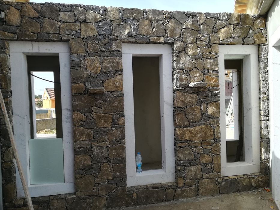 Fazemos Trabalhos de muros rústicos/Norte a Sul do país