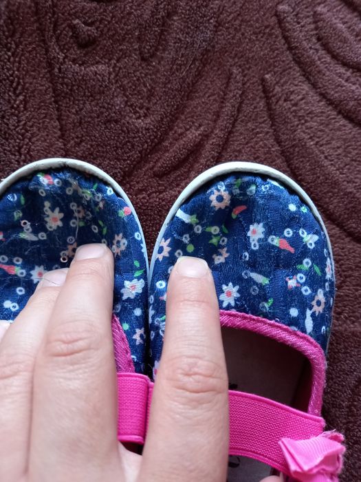 Tenisówki kapcie dziewczęce r 23