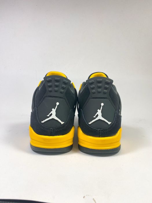 Jordan 4 Retro Thunder (GS) - 38 EU / 5.5Y US
