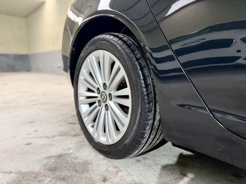 Opel Insignia Sports Tourer 2.0 CDTI 160cv Cosmo - Desde 105€ Mês