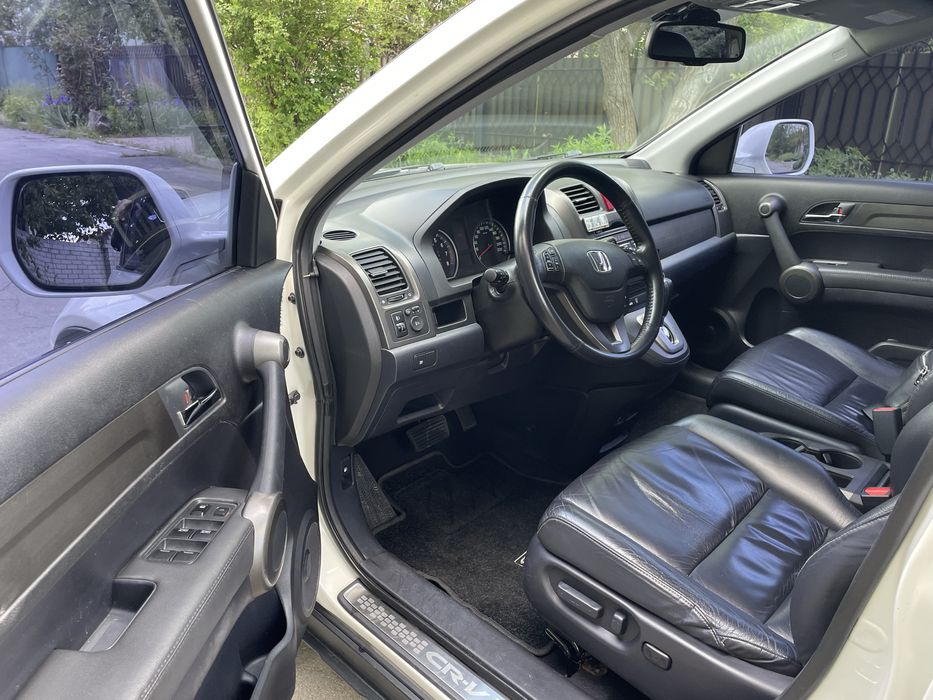 Продам автомобиль Honda CR-V 2011 года Акп по хорошей цене