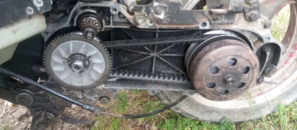 Продам скутер на запчастини цілим