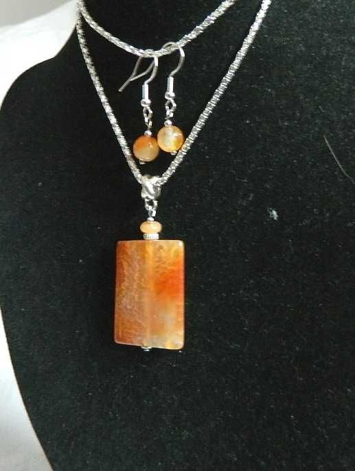 Pomarańczowy agat pajęczy, wisiorek i kolczyki, zestaw biżuterii