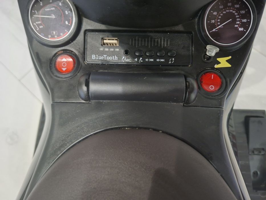 Каталка-толокар на акумуляторі Mercedes-Benz M 5795ABLR-2