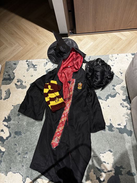 Strój Harry Potter / Gryffindor L + peruka, szalik, krawat, okulary, czapka