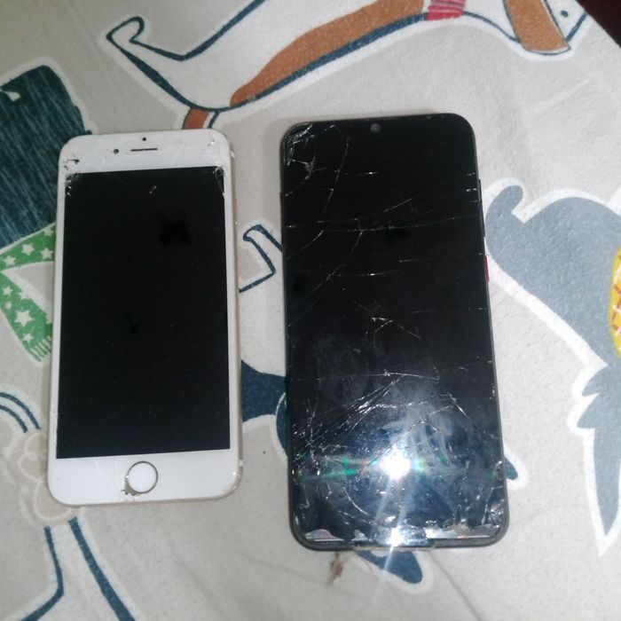 Плати,зарядки,та телефони