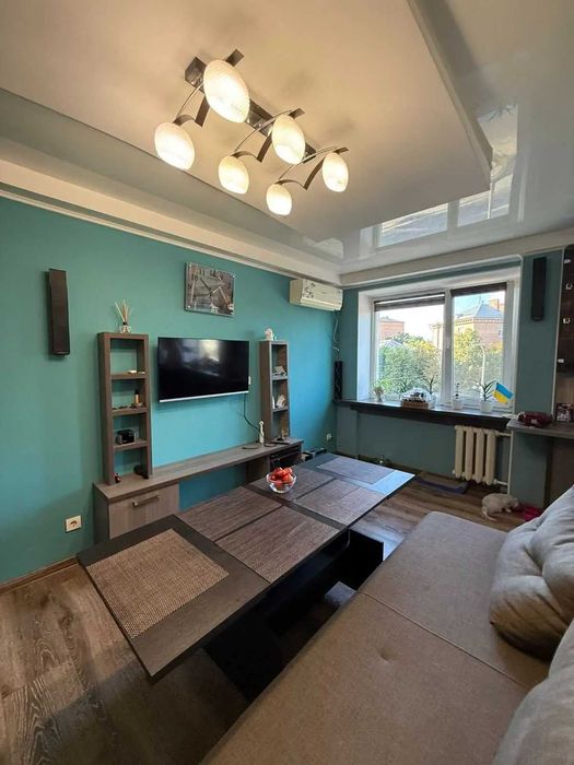 3-кімнатна квартира в самому центрі — 72 м², Свіжий ремонт, Цегла