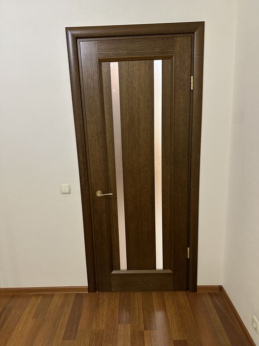 Двері міжкімнатні фірми Meranti шпон.
