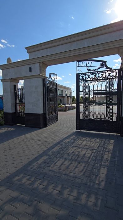 Участок в центре ЖМ Дайберг. 150 метров от парка,  коммуникации есть.