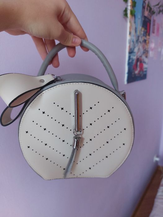 Жіноча маленька кругла сумочка