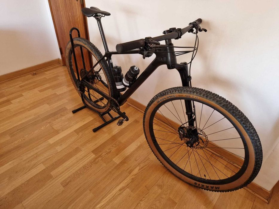 Cannondale F-SI Hi-Mod Carbon com Rodas Carbono - Carbono topo de gama da marca.
