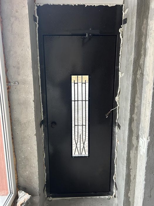 Установка входных дверей