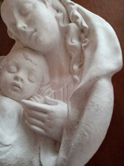 imagem de Nossa Senhora, em gesso, 35 x 26 cm