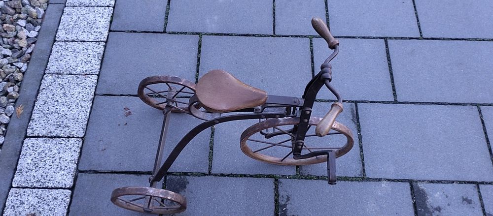 Stara zabawka rowerek