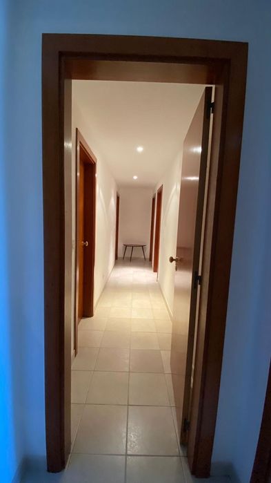 T3, 2 casas de banho garagem e arrecadação