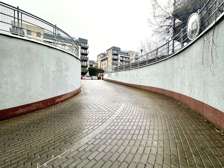 ul. Strońska _ miejsce postojowe _ platforma _ na sprzedaż