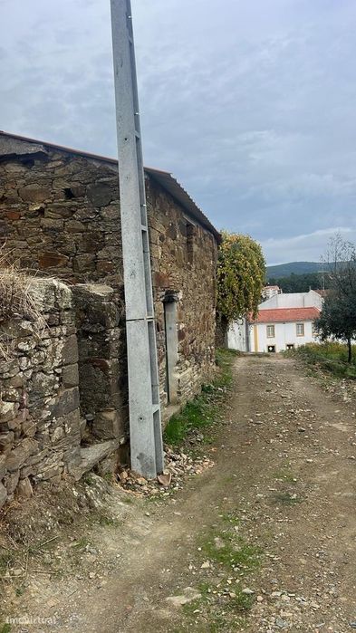 Ruína com terreno e poço no centro histórico de Proença-a-Nova || Vist