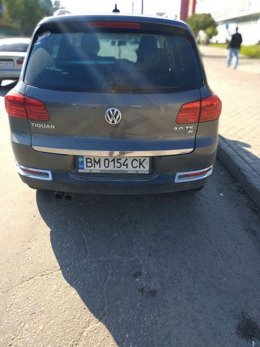 Автототранспорт Фольксваген-Тигуан серебристо серого цвета