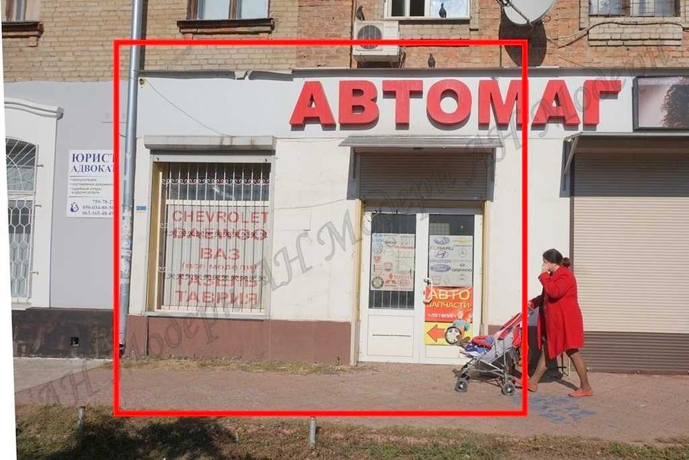 Фасадний магазин недалеко від ТРК Французький бульвар