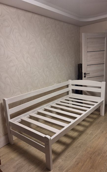 Одномесная деревянная кровать