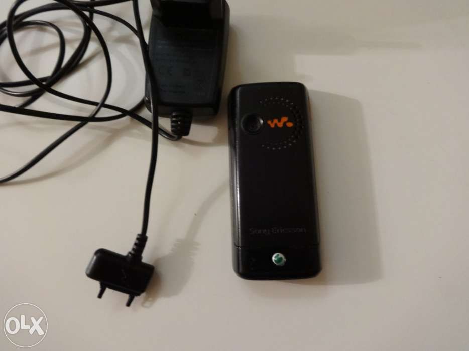 Telemóvel avariado Sony Ericsson W200i (p/peças)