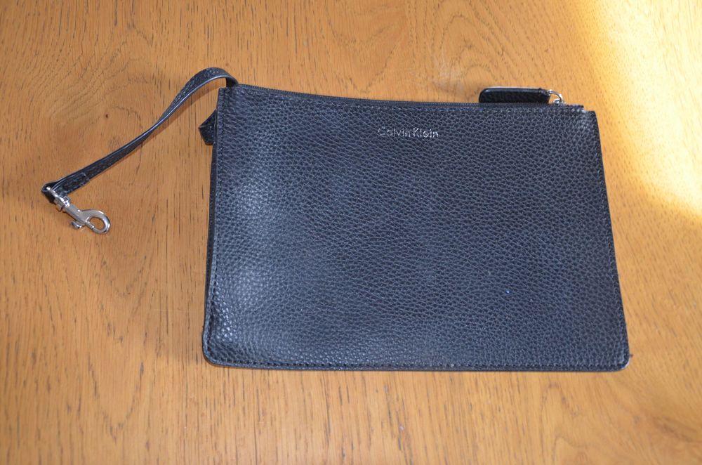 Calvin Klein kosmetyczka wkładka do torebki  czarna